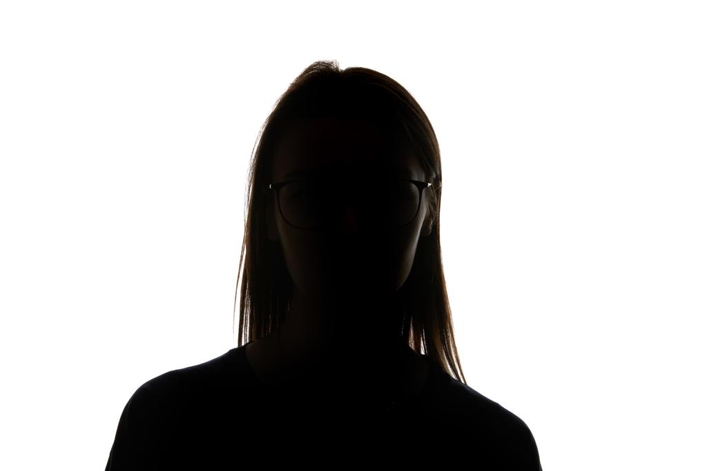 Sylwetka kobiety w okularach patrząc na aparat na białym tle - Zdjęcie, obraz