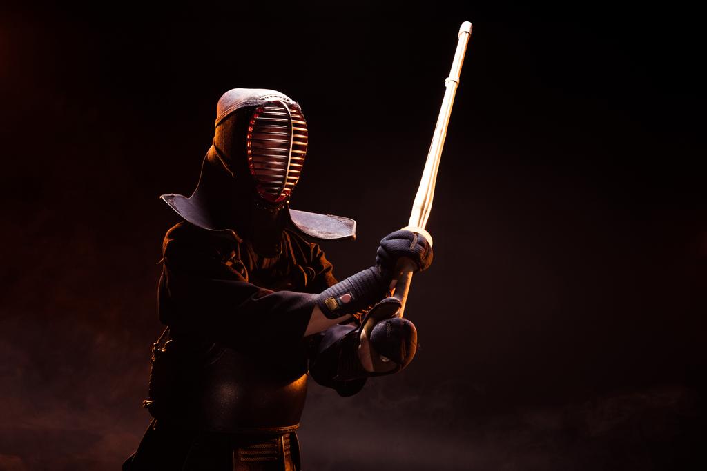 鎧黒の竹刀での練習で剣道戦闘機 - 写真・画像