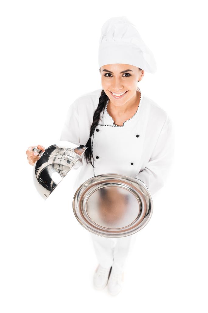 Chef en bandeja de sujeción uniforme con cloche aislado en blanco
 - Foto, imagen