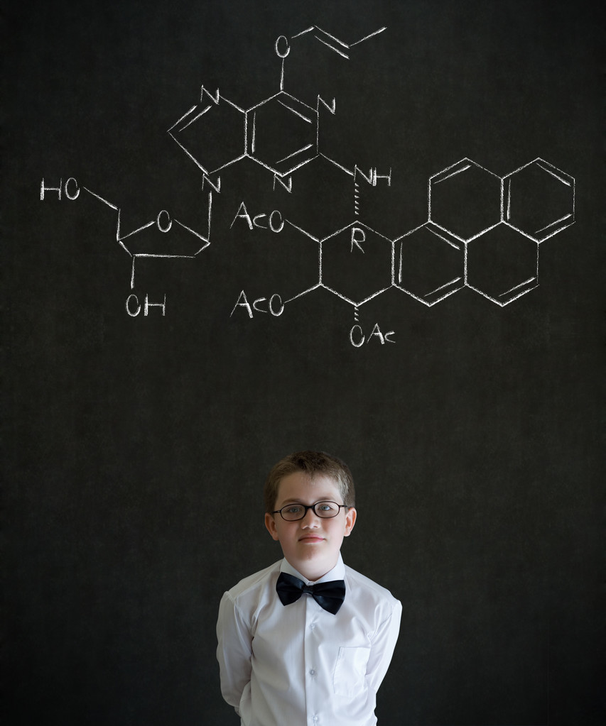 άνθρωπος των επιχειρήσεων αγόρι σκέψης με τύπος χημείας επιστήμη - Φωτογραφία, εικόνα