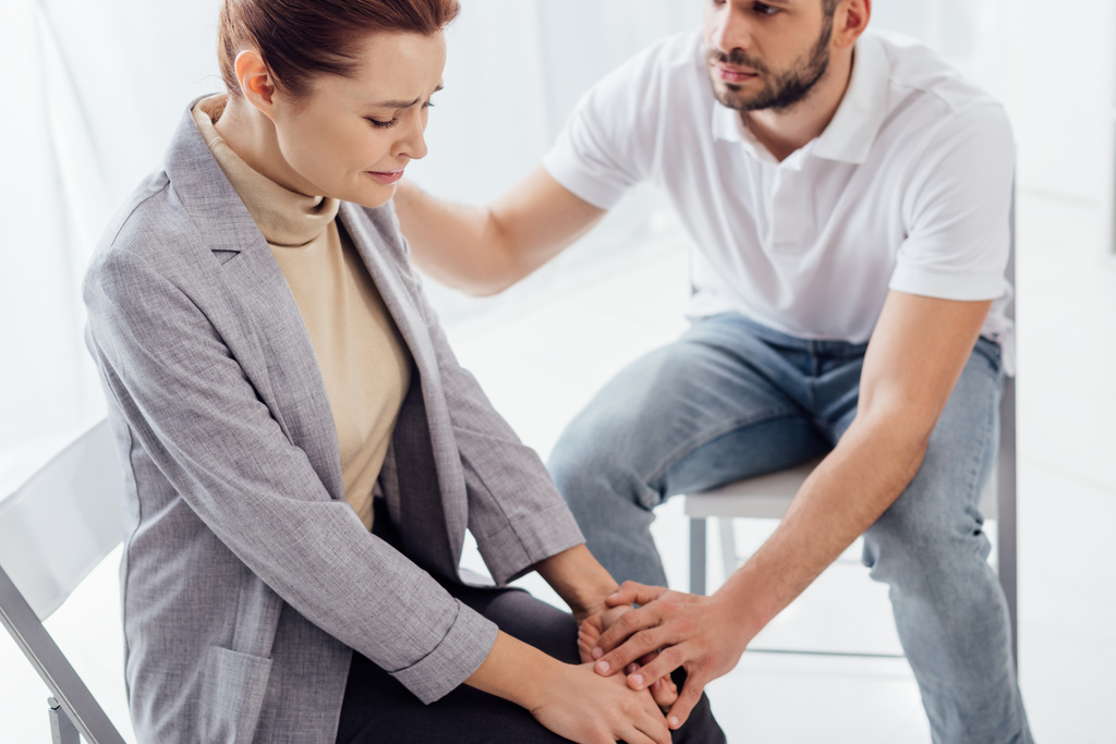 man consoling worried woman during therapy meeting - Photo, Image
