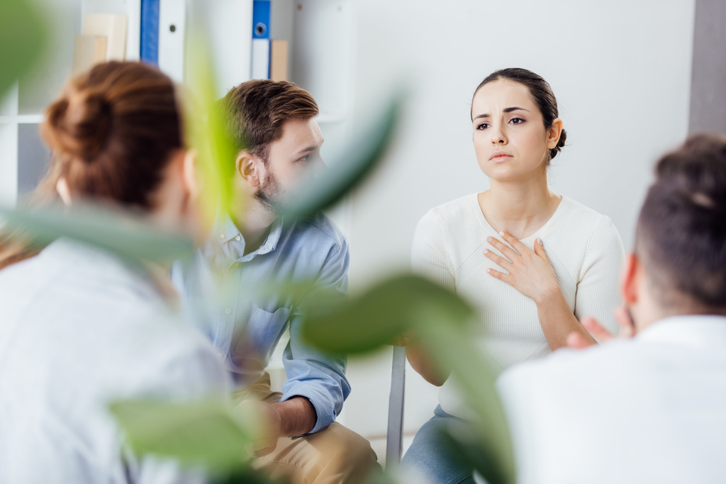 selective focus of woman gesturing during group therapy meeting - Photo, Image