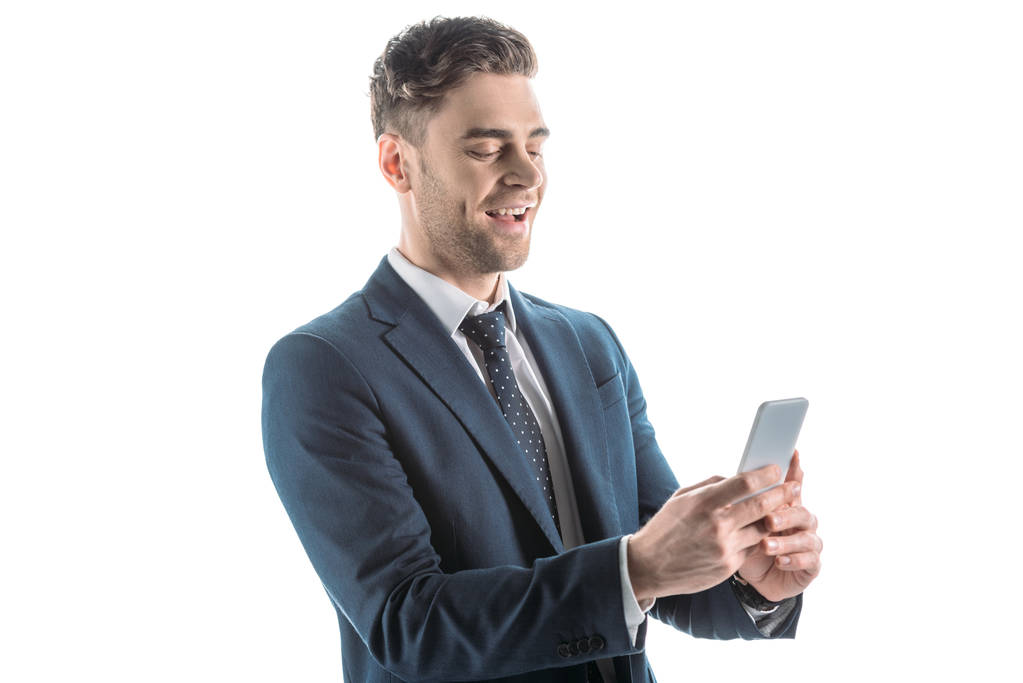 hezký, veselý obchodník používající smartphone izolovaný na bílém - Fotografie, Obrázek
