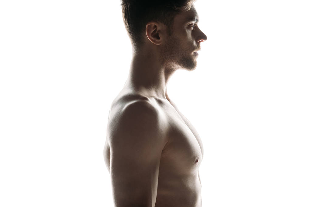 πλευρική όψη του γυμνός όμορφος, σοβαρός άνθρωπος απομονώνεται σε λευκό - Φωτογραφία, εικόνα