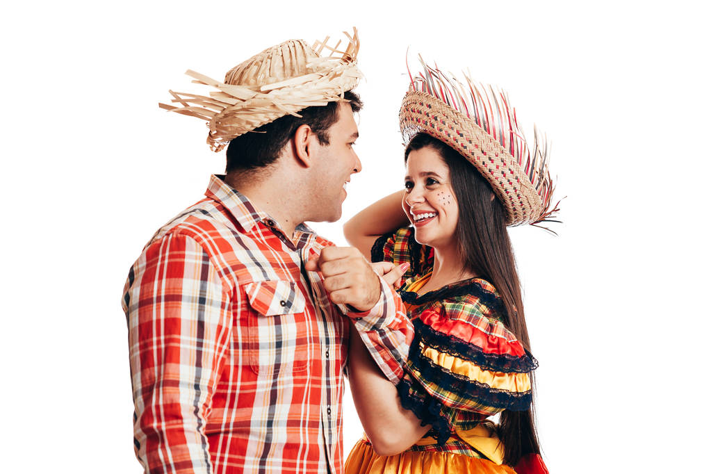 Brazilská dvojice s tradičním oblečením na Festa Junina-červen taneční festival izolovaný na bílém pozadí - Fotografie, Obrázek