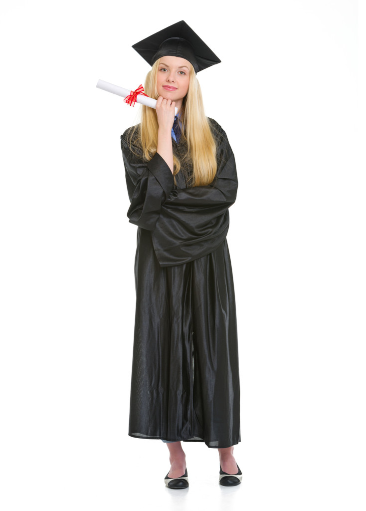 Ganzkörperporträt einer jungen Frau im Abschlusskleid mit Diplom - Foto, Bild