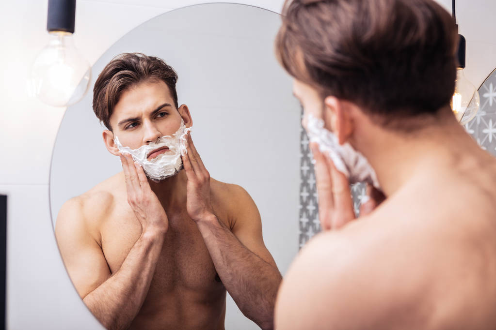 Handsome topless man shaving his face in the morning - Photo, Image