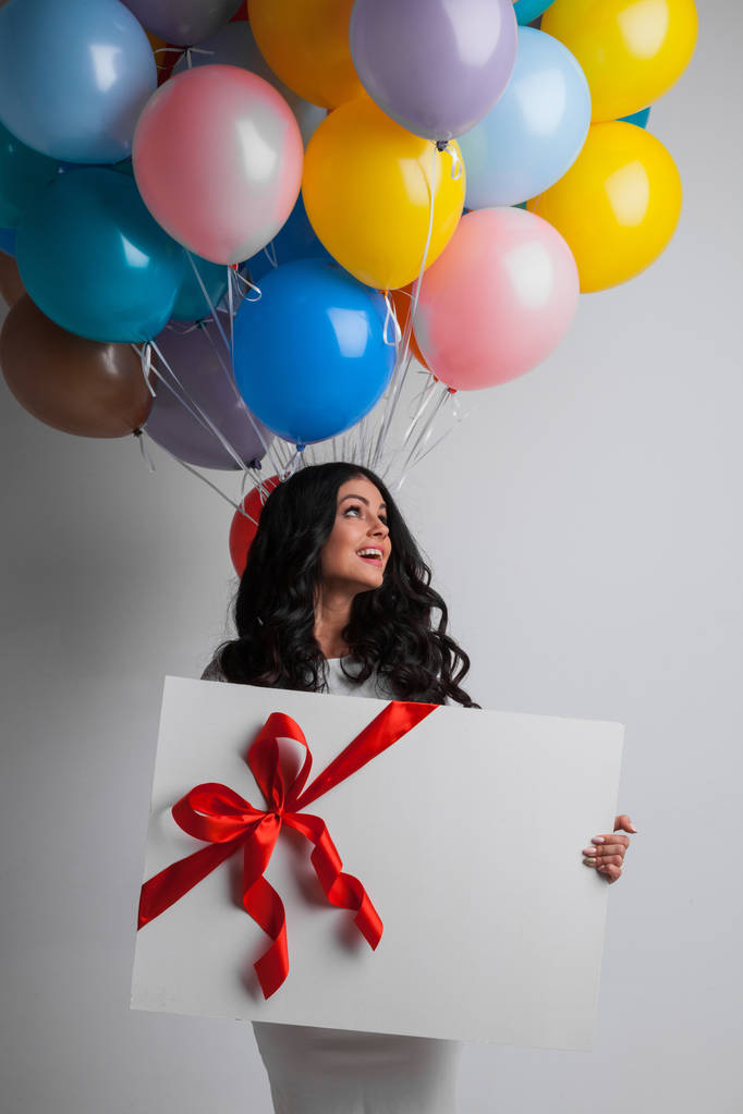 Kadın renkli balonlar ile - Fotoğraf, Görsel