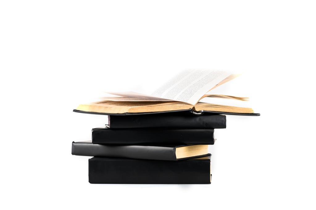 Стопка черных книг в твёрдом переплете, изолированных на белом
 - Фото, изображение