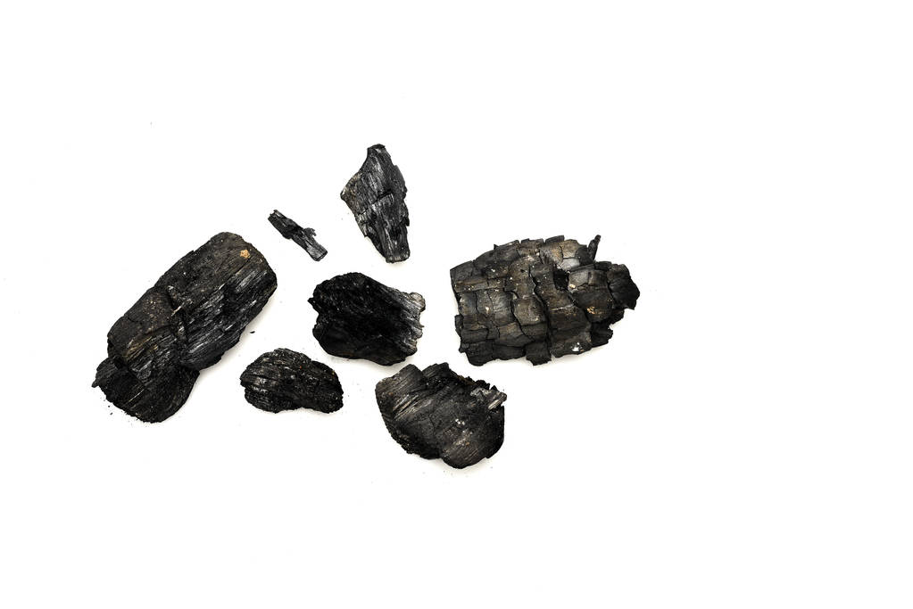 Pohled na černé spálené palivové dřevo izolované na bílém - Fotografie, Obrázek