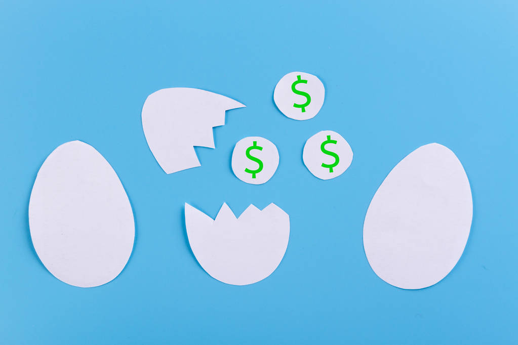 pénz a tojásból - Fotó, kép