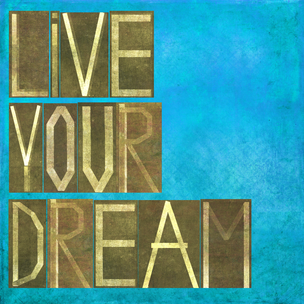 aardse achtergrond en design element beeltenis van de woorden "live your dream" - Foto, afbeelding