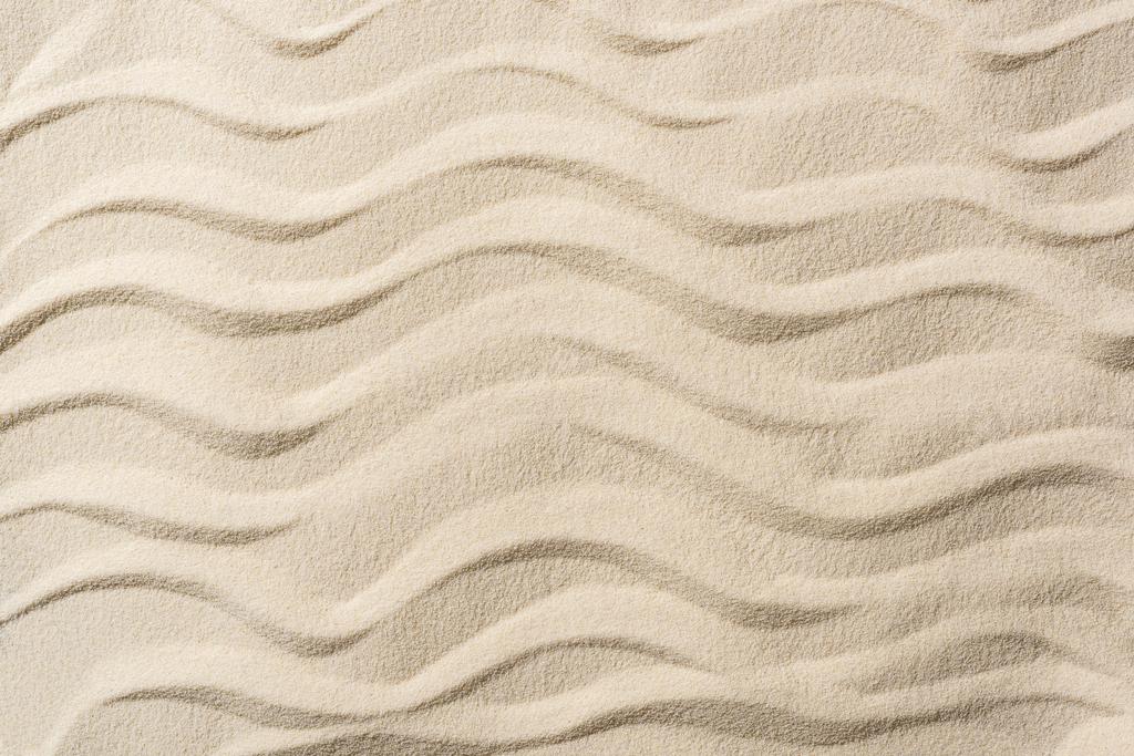 vue de dessus du fond texturé avec sable et vagues lisses
  - Photo, image