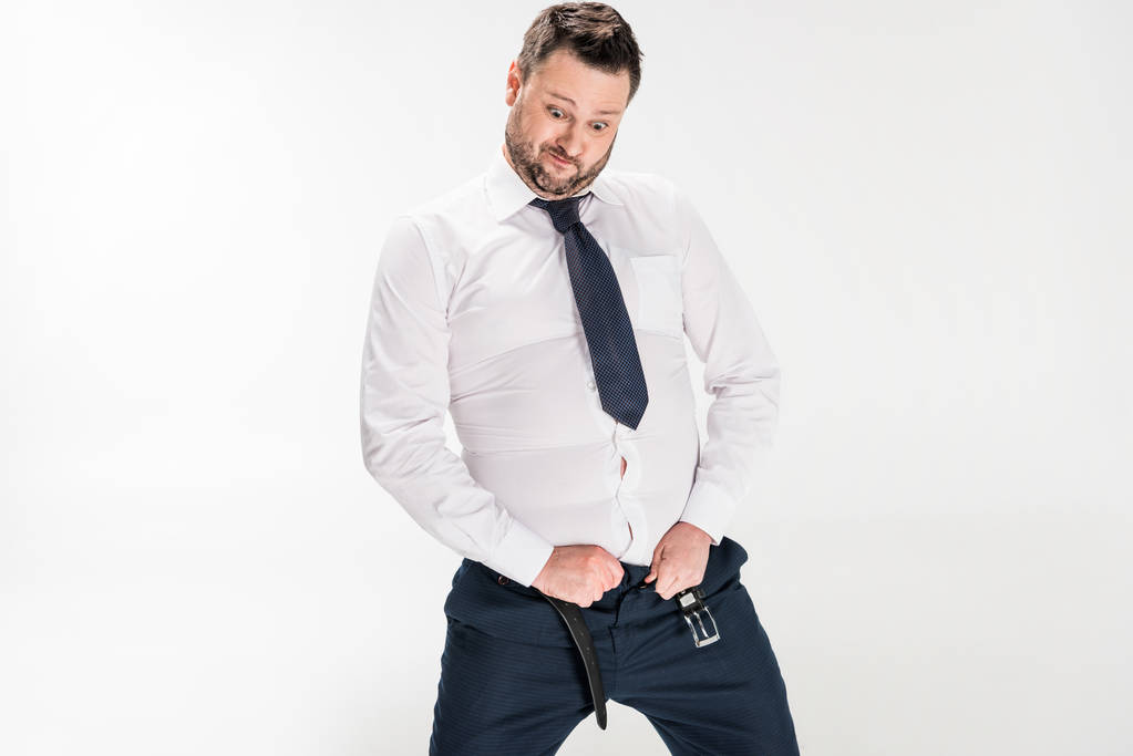 sovrappeso uomo in abbigliamento formale indossare pantaloni stretti su bianco con spazio copia
 - Foto, immagini