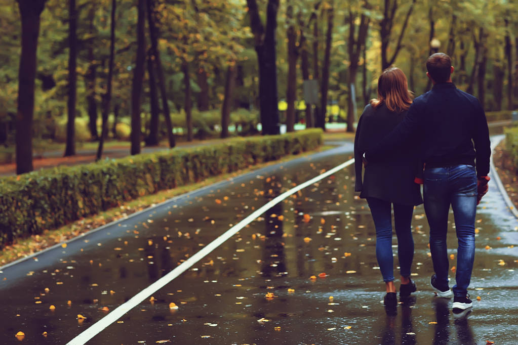 autumn landscape with people in the park / gerfrend and boyfriend hug in autumn park, fall view person - Photo, Image