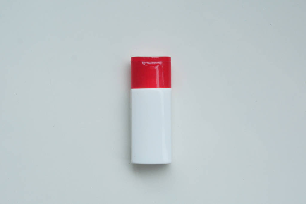 Botella de plástico cosmético para loción, crema, champú, espuma de baño es
 - Foto, Imagen