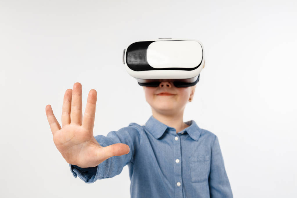 Dziecko z zestaw wirtualnej rzeczywistości - Zdjęcie, obraz