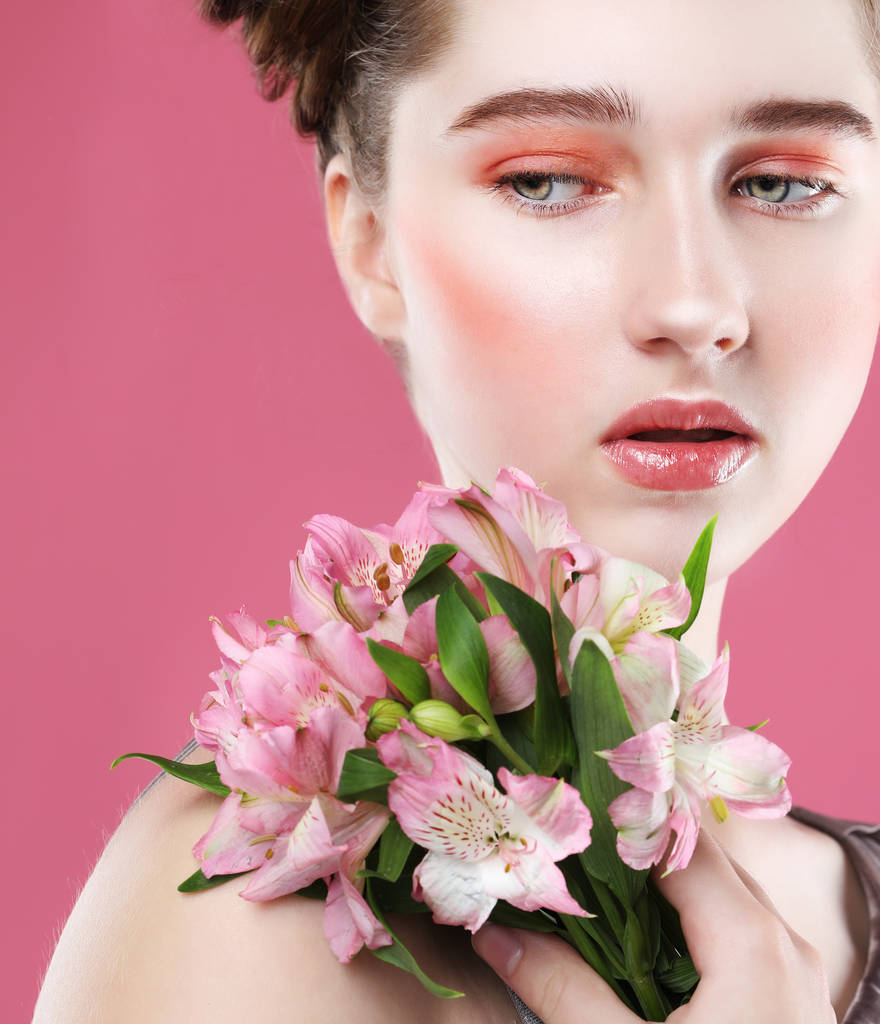 model with perfect make up and pink flowers - Photo, Image
