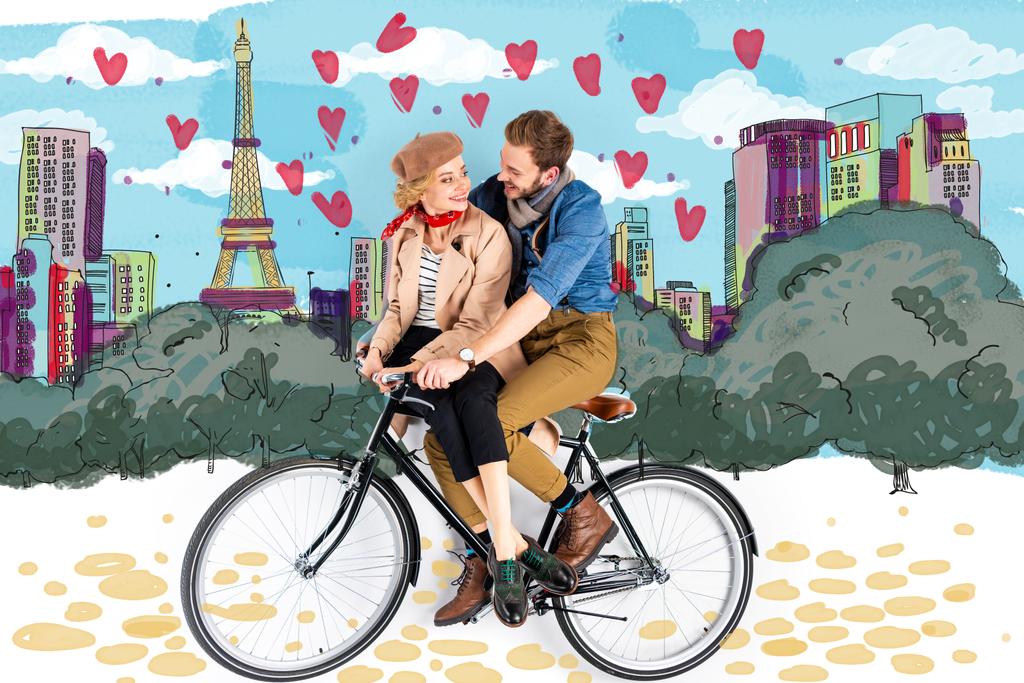 幸せなエレガントなカップルは 背景にパリのイラストと一緒に自転車に乗って ロイヤリティフリー写真 画像素材