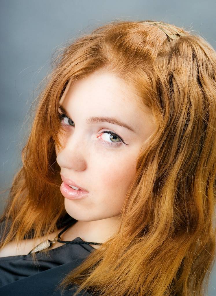 egy vörös hajú szexi nő, stúdió felvétel divat-portré - Fotó, kép