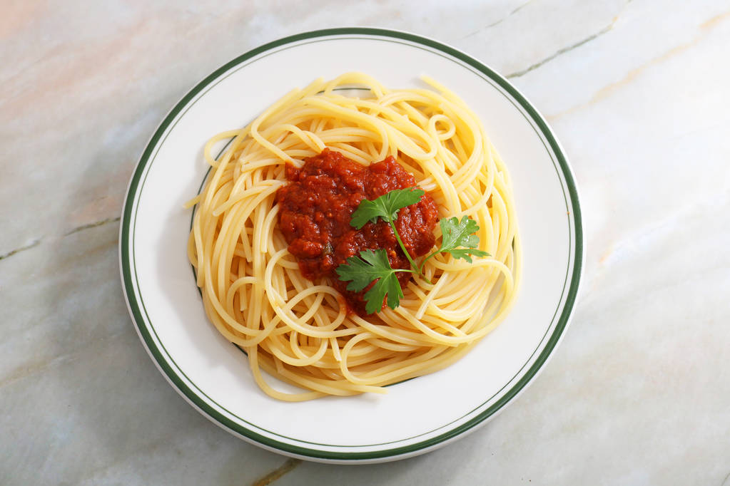 Délicieux spaghettis sur l'assiette. - Photo, image