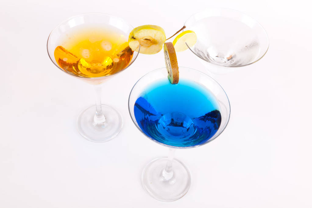 Ensemble de boissons différentes, bleu, jaune, soda
 - Photo, image