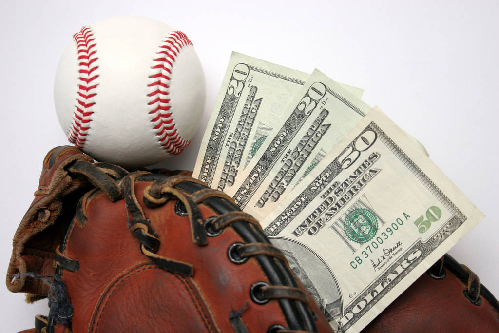 Baseball ja dollareita, lähikuva
 - Valokuva, kuva