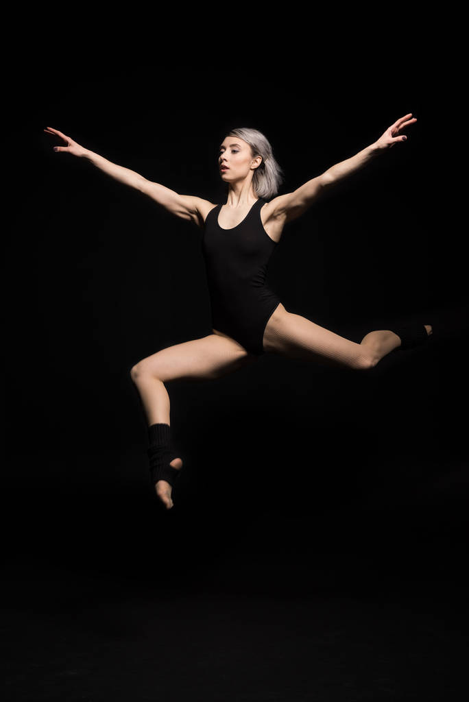 puolella näkymä keskittynyt hyppääminen nainen kehonpuku musta
 - Valokuva, kuva