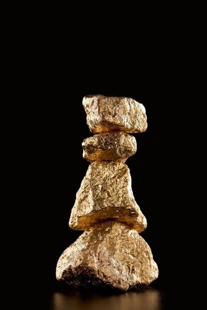 neljä kultaa kuvioitu kiiltävä kiviä eristetty musta kopio tilaa
 - Valokuva, kuva