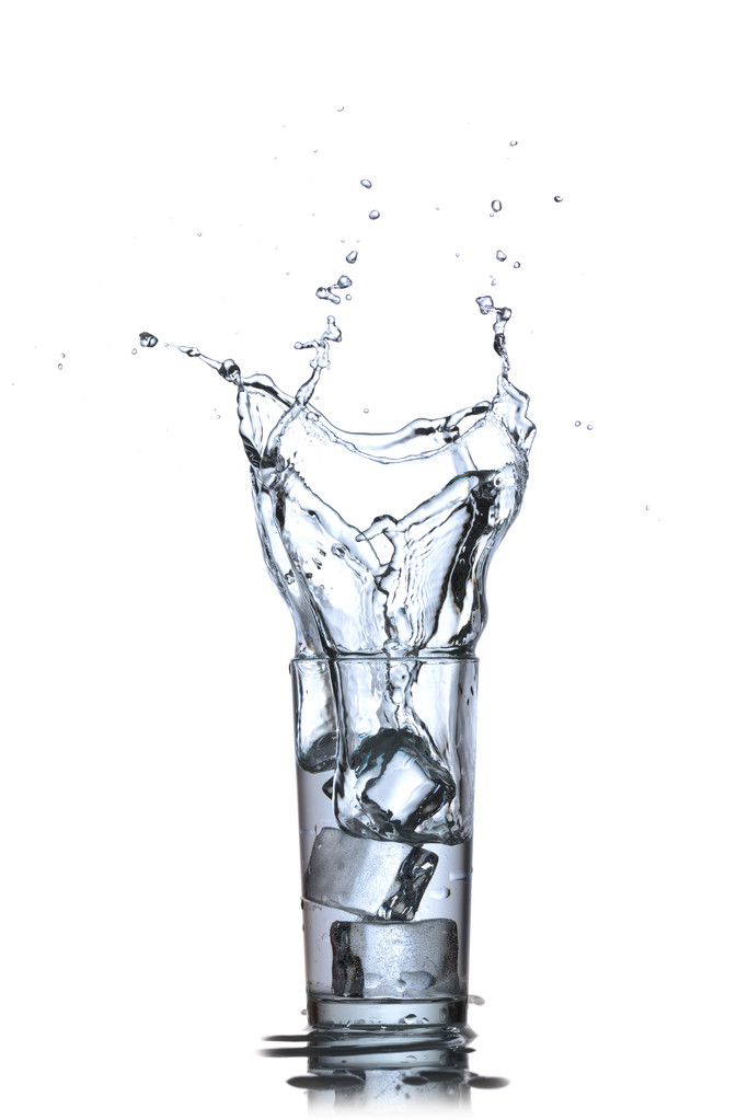 Salpicaduras de agua en el vidrio aislado en blanco
 - Foto, imagen