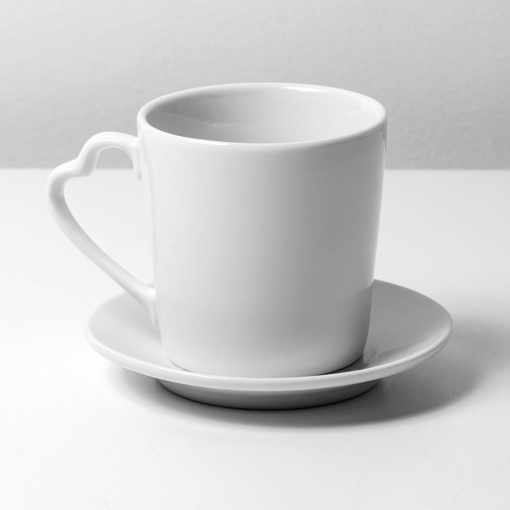 Біла чашка з тарілкою
 - Фото, зображення