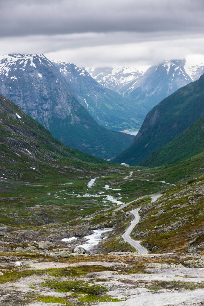 Bellissimo paesaggio in Norvegia, Strynefjellet lungo la strada provinciale norvegese
 - Foto, immagini