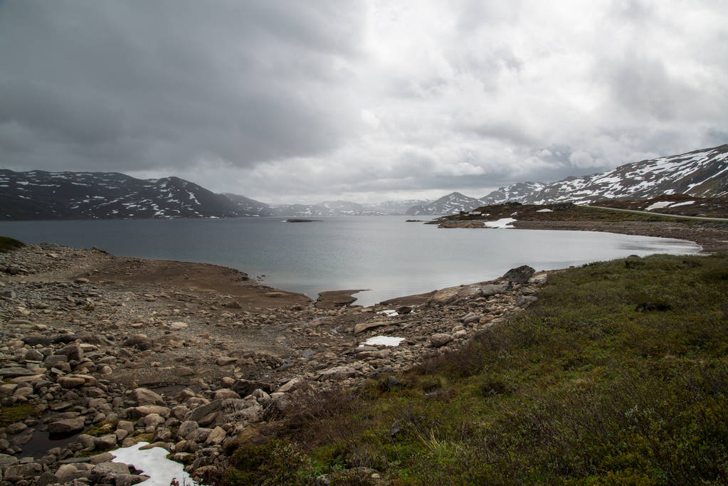 Гірська дорога по річці Гайкулярна в Норвегії - Фото, зображення