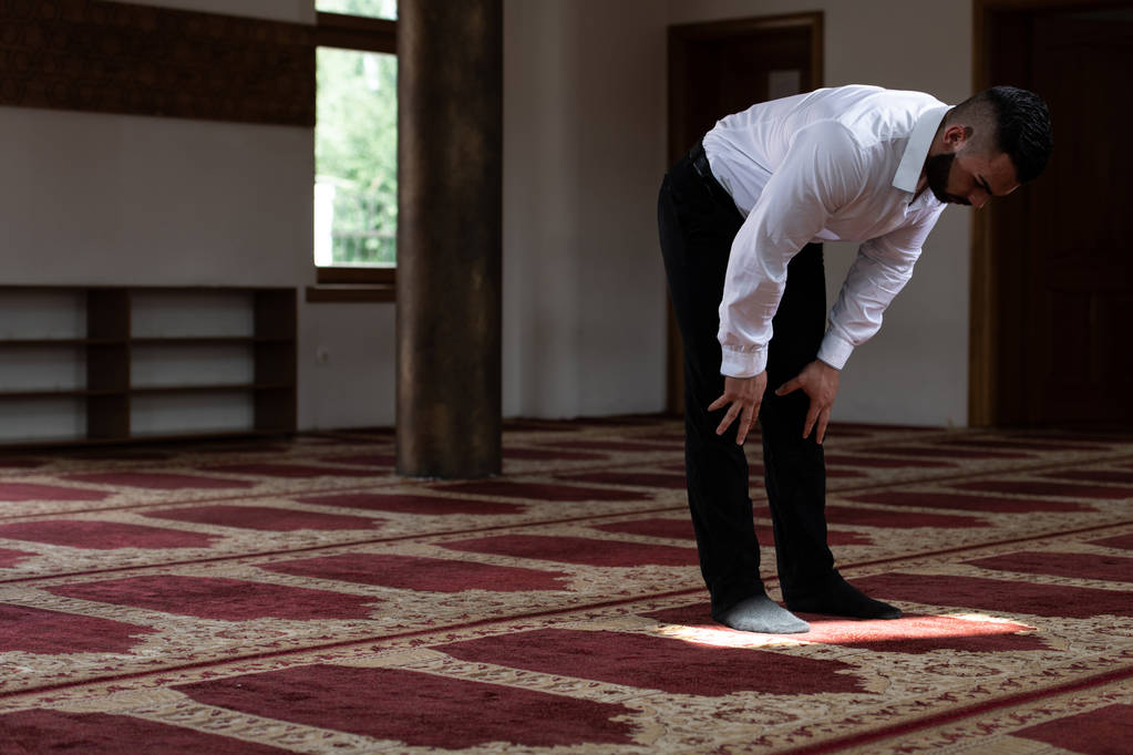 Podnikatel modlitbě v mešitě - Fotografie, Obrázek