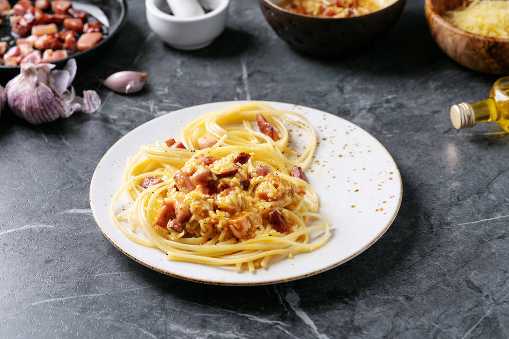 Spaghetti Nudeln alla carbonara - Foto, Bild