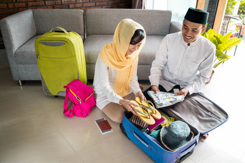 conceito de viagem casal muçulmano
 - Foto, Imagem