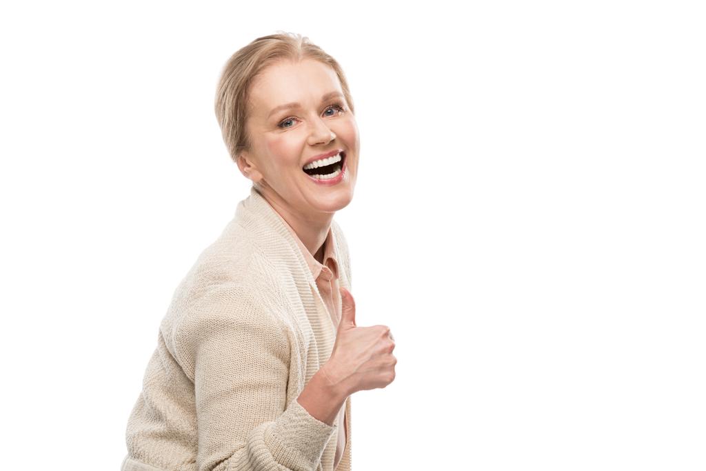 ευτυχισμένος μεσήλικες γυναίκα δείχνοντας αντίχειρας επάνω σύμβολο απομονωμένος σε λευκό - Φωτογραφία, εικόνα