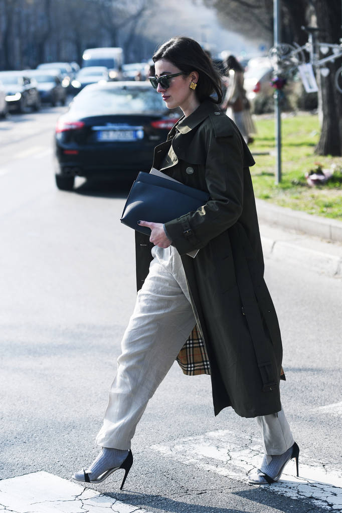 Милан, Италия - 21 февраля 2019 года: Street style Outfit перед показом мод во время Миланской недели моды - MFWFW19
 - Фото, изображение