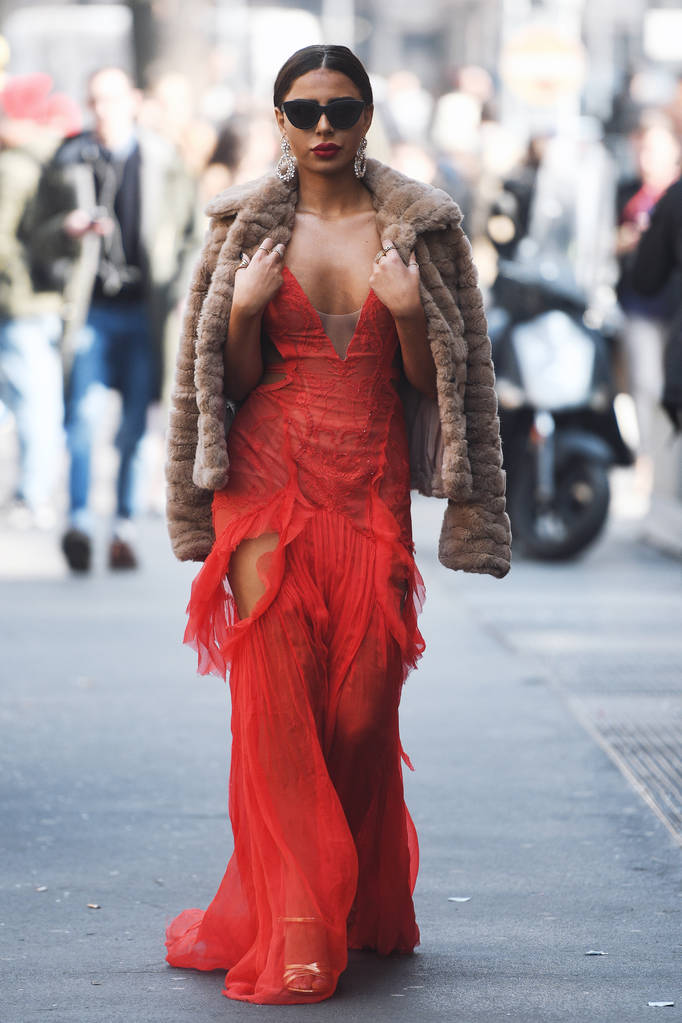 Мілан, Італія-21 лютого 2019: вуличний стиль спорядження перед показ мод під час тижні моди в Мілані-Mfwfw19 - Фото, зображення