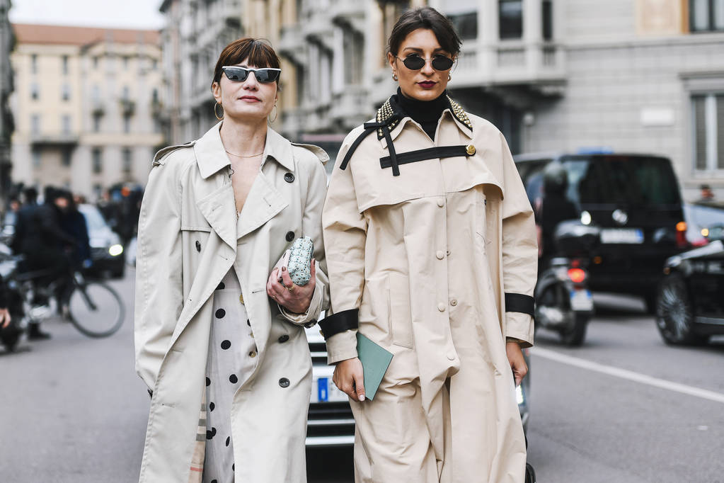 Milano, İtalya - 23 Şubat 2019: Milano Moda Haftası'nda bir defile öncesi sokak stili Kıyafetler - Mfwfw19 - Fotoğraf, Görsel