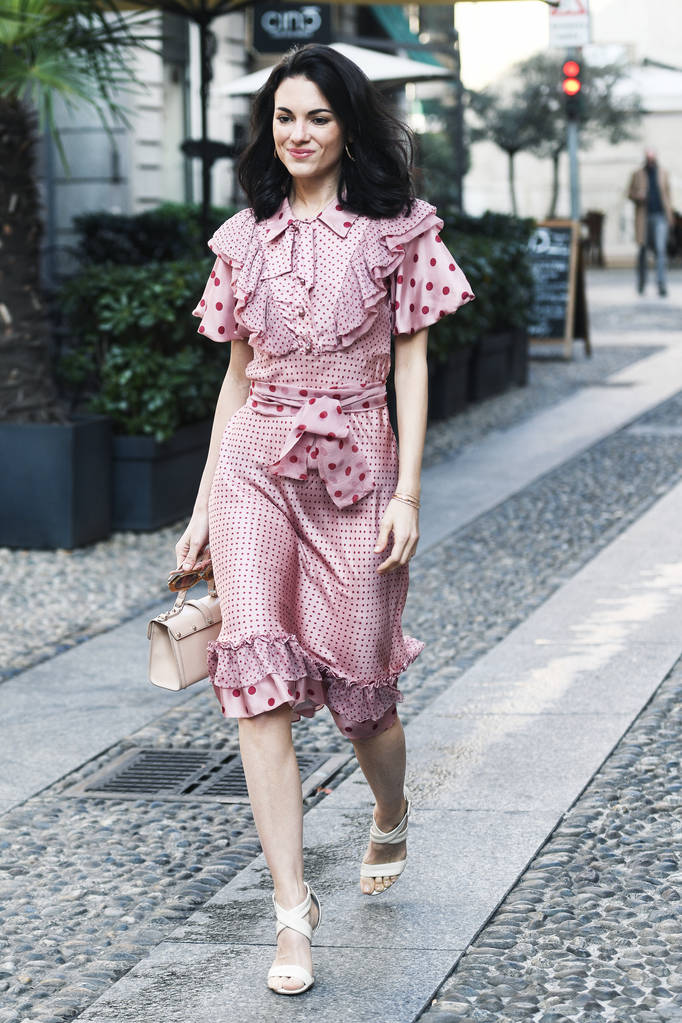 Милан, Италия - 21 февраля 2019 года: Street style Outfit after a fashion show during Milan Fashion Week - MFWFW19
 - Фото, изображение