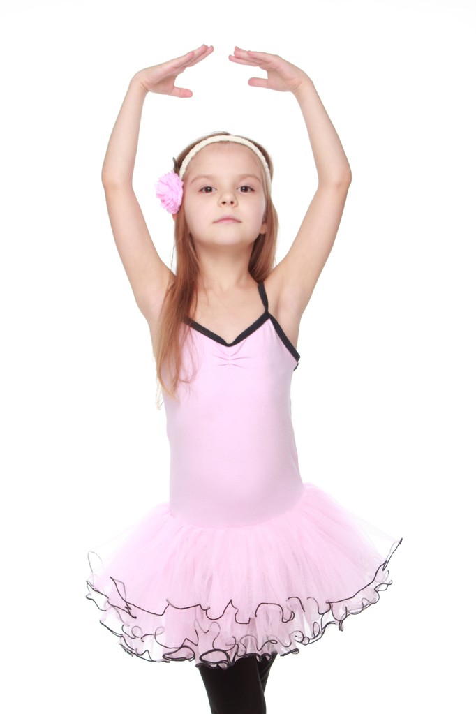 Retrato de estudio de una hermosa bailarina en un tutú rosa en pose de baile sobre fondo blanco
 - Foto, imagen
