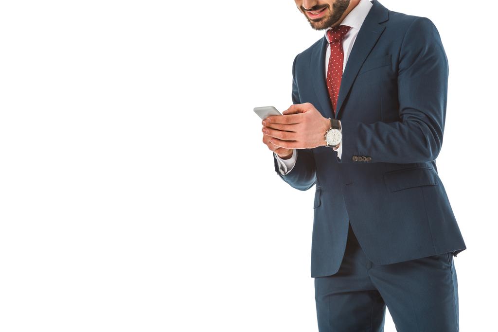 vista parziale di uomo d'affari barbuto utilizzando smartphone isolato su bianco
 - Foto, immagini
