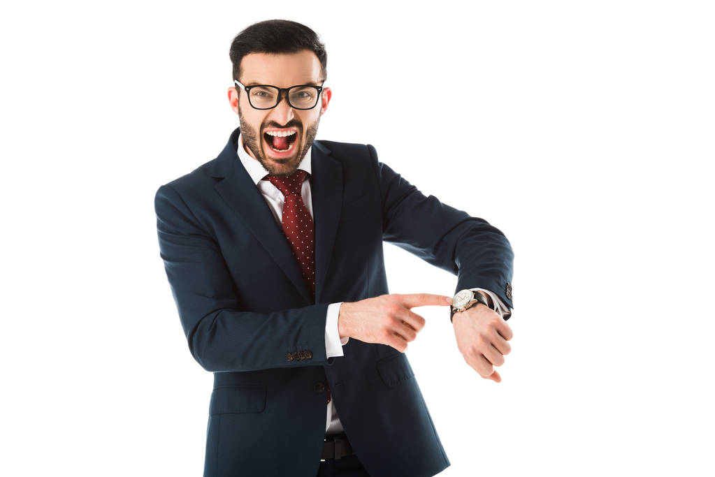 сердитий бізнесмен сварки, дивлячись на камеру і вказуючи на годинник ізольовані на білому
 - Фото, зображення