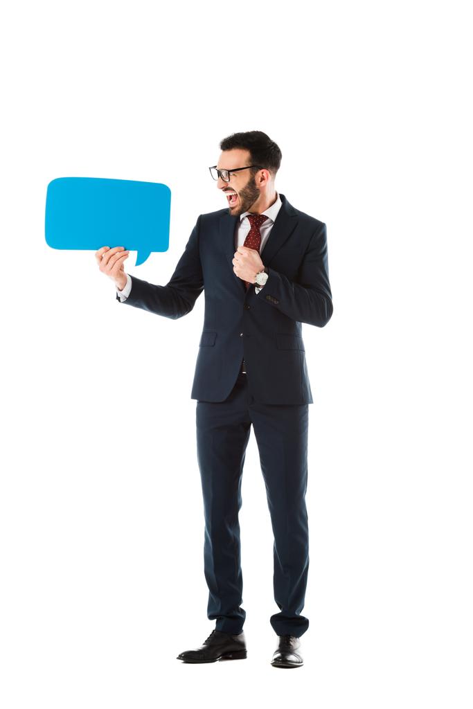 excitado hombre de negocios en traje negro sosteniendo la burbuja del habla aislado en blanco
 - Foto, imagen