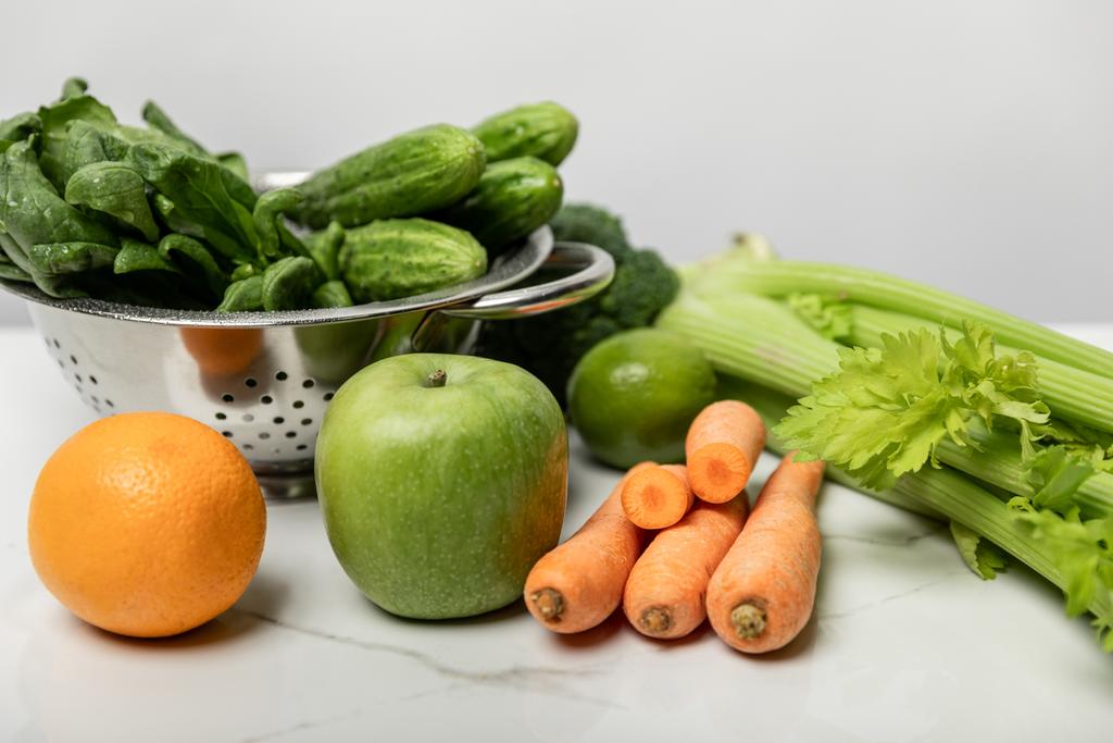 Вкусные фрукты, свежие овощи и фрукты
  - Фото, изображение