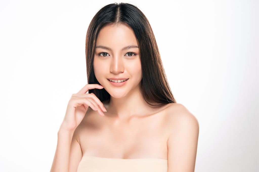 Bella giovane donna asiatica con pelle fresca e pulita - Foto, immagini