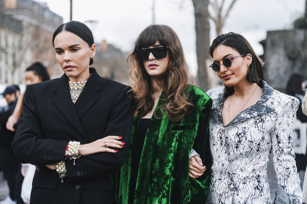 paris, france - 01. März 2019: Streetstyle-Outfit - nach einer Modenschau während der Pariser Modewoche - pfwfw19 - Foto, Bild