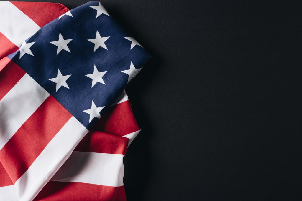 Nationalflagge der USA isoliert auf schwarzem Grund, Konzept zum Gedenktag - Foto, Bild