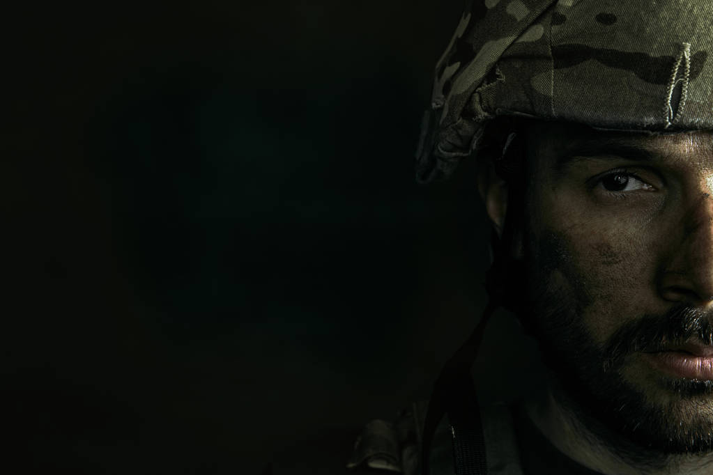 Retrato de jovem soldado masculino
 - Foto, Imagem